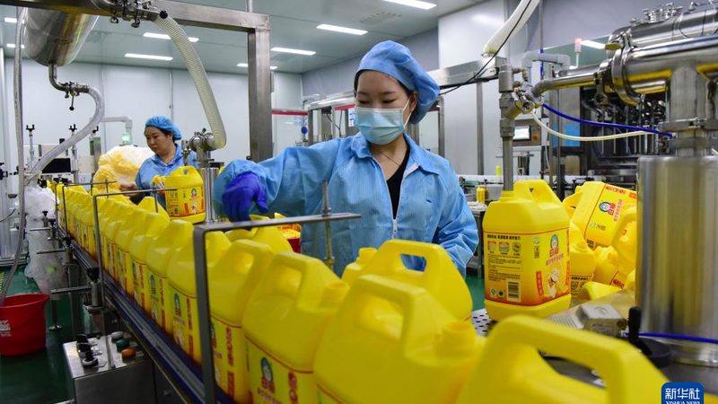 小标题：防腐剂的作用与必要性